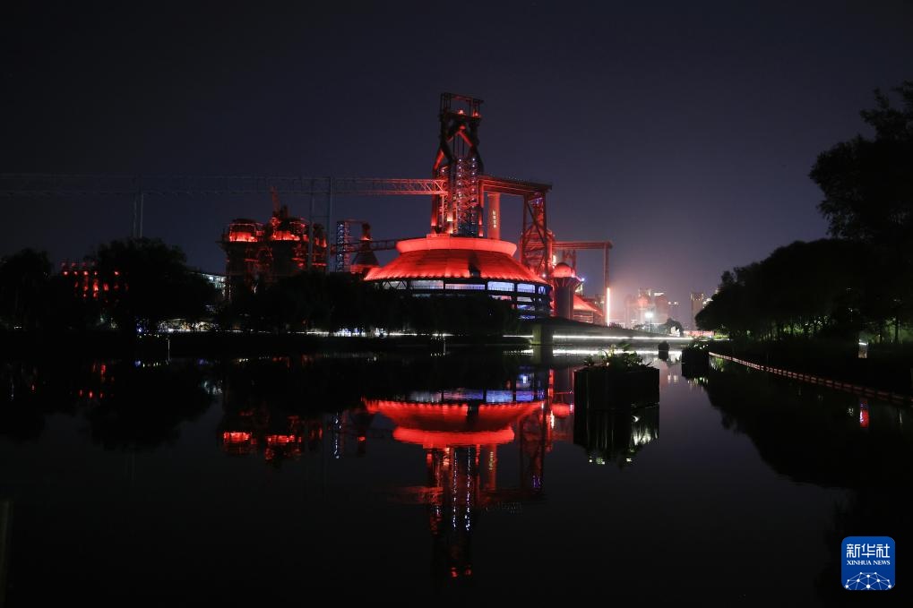 夜探服贸会“首钢小镇”