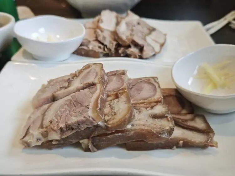 “肖战同款”在上海爆火，销量狂翻好几番！现场有粉丝说：我来这里好几年了