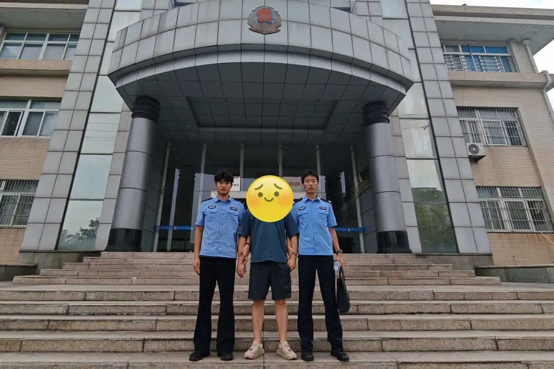 镇江一男子倒卖“苏超”门票，被行拘！