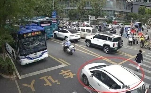 济南街头,上演3分钟极速救援 济南街头,上演3分钟极速救援