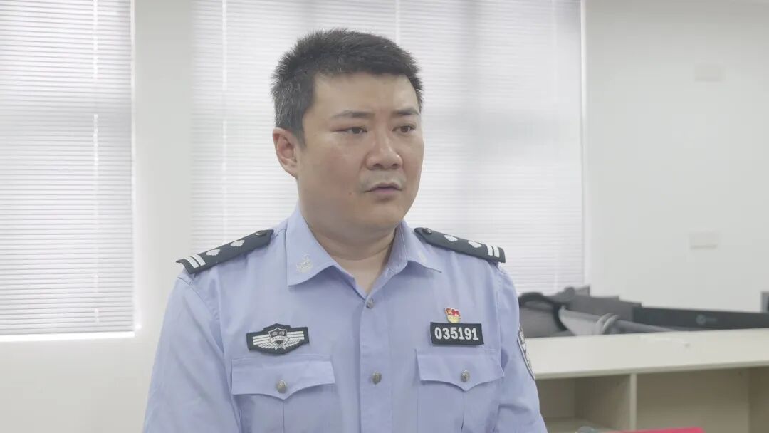 一网友发布本地“虐猫”照片，警方辟谣：文字系AI合成，图片系网图