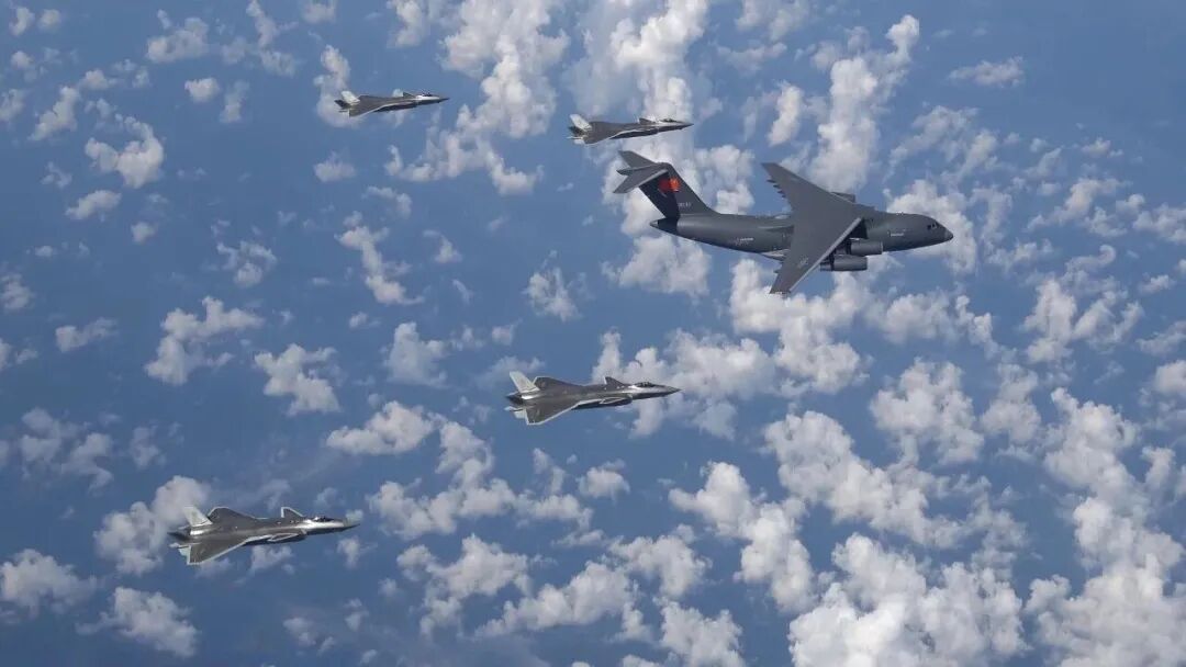 歼-20与运-20飞行员空空对话！