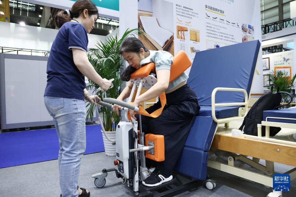 智慧养老激活银发经济新动能 智慧养老激活银发经济新动能