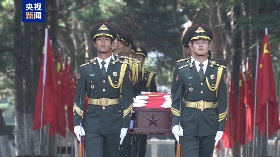 鸣枪12响致敬志愿军烈士!山河已无恙,忠骨请安息! 鸣枪12响致敬志愿军烈士!山河已无恙,忠骨请安息!