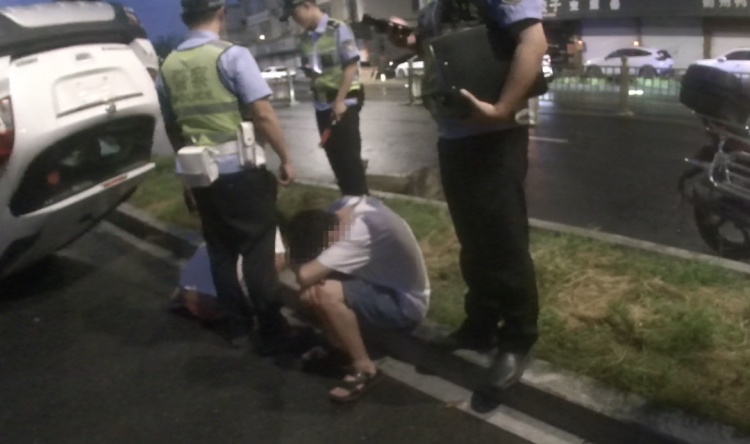 “无证+酒驾”被查，切莫心存侥幸！