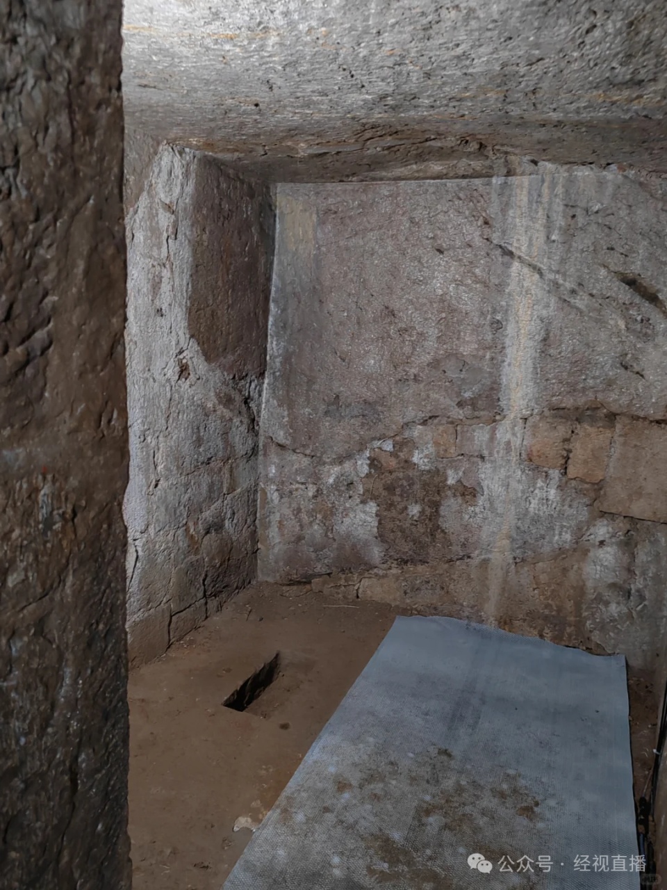 有人在文物汉代石厕如厕？徐州汉墓“请勿随地便溺”标语引关注，文旅局回应