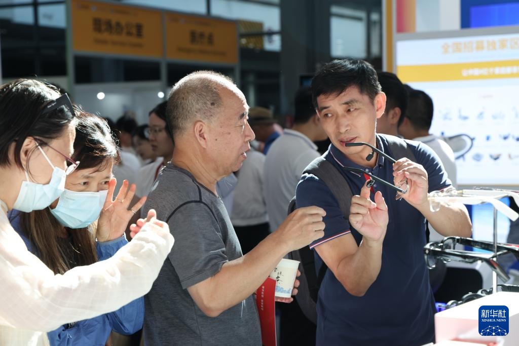 智慧养老激活银发经济新动能 智慧养老激活银发经济新动能