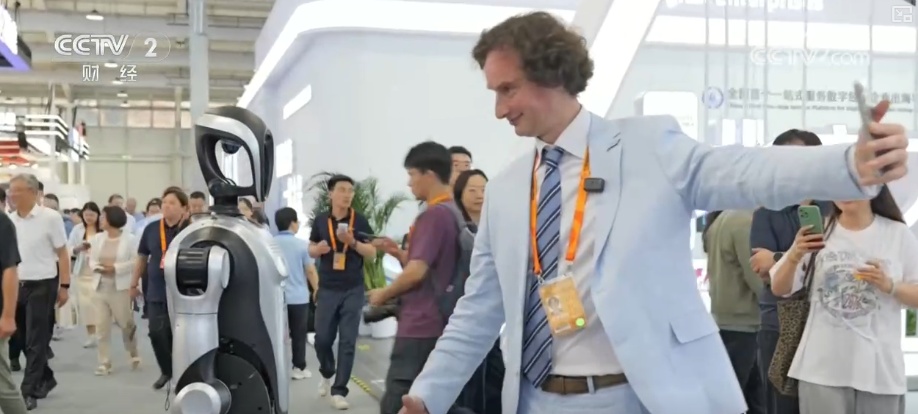 “同声传译”“超级SIM卡”“一键退税” 新体验推升入境游持续“热力爆表”