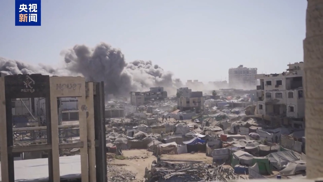 14层大楼转瞬坍塌 以军空袭下加沙城居民失去临时栖身所 14层大楼转瞬坍塌 以军空袭下加沙城居民失去临时栖身所