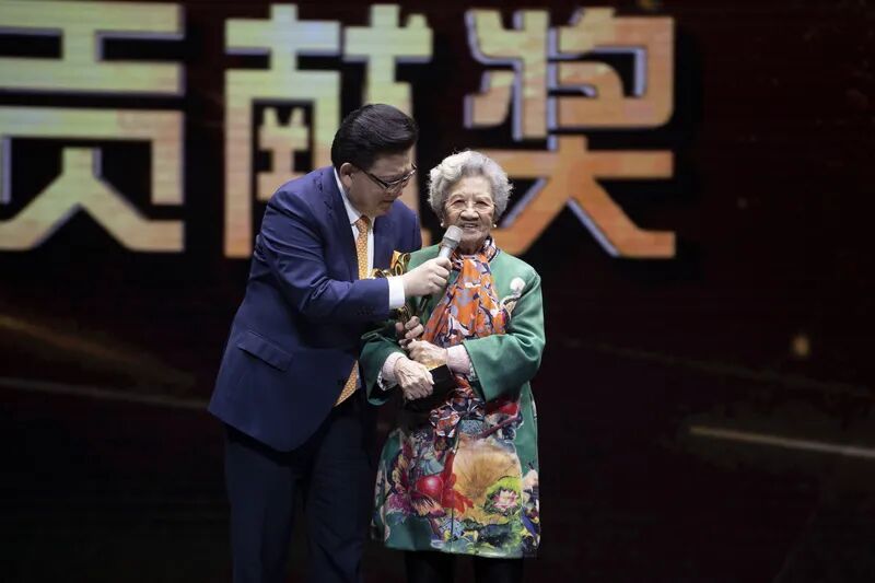 痛悼！“国民奶奶”去世！《孽债》《情深深雨濛濛》《蜗居》……留下无数经典作品