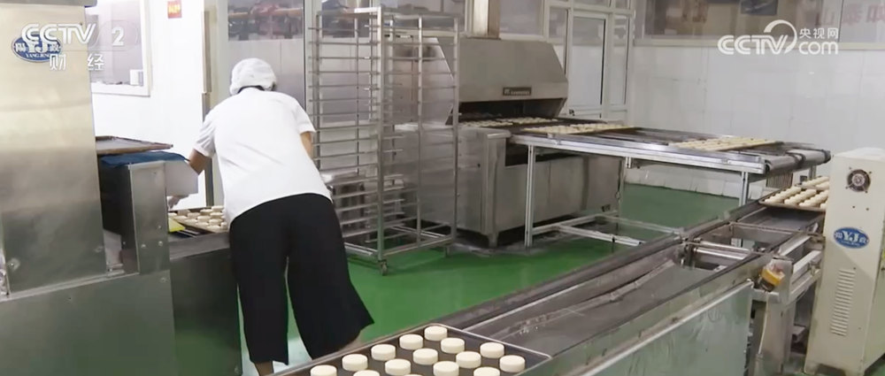 “百姓餐桌”物丰、量足、价稳 节前消费市场供销两旺