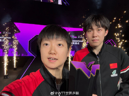 王楚钦孙颖莎冠军自拍合照