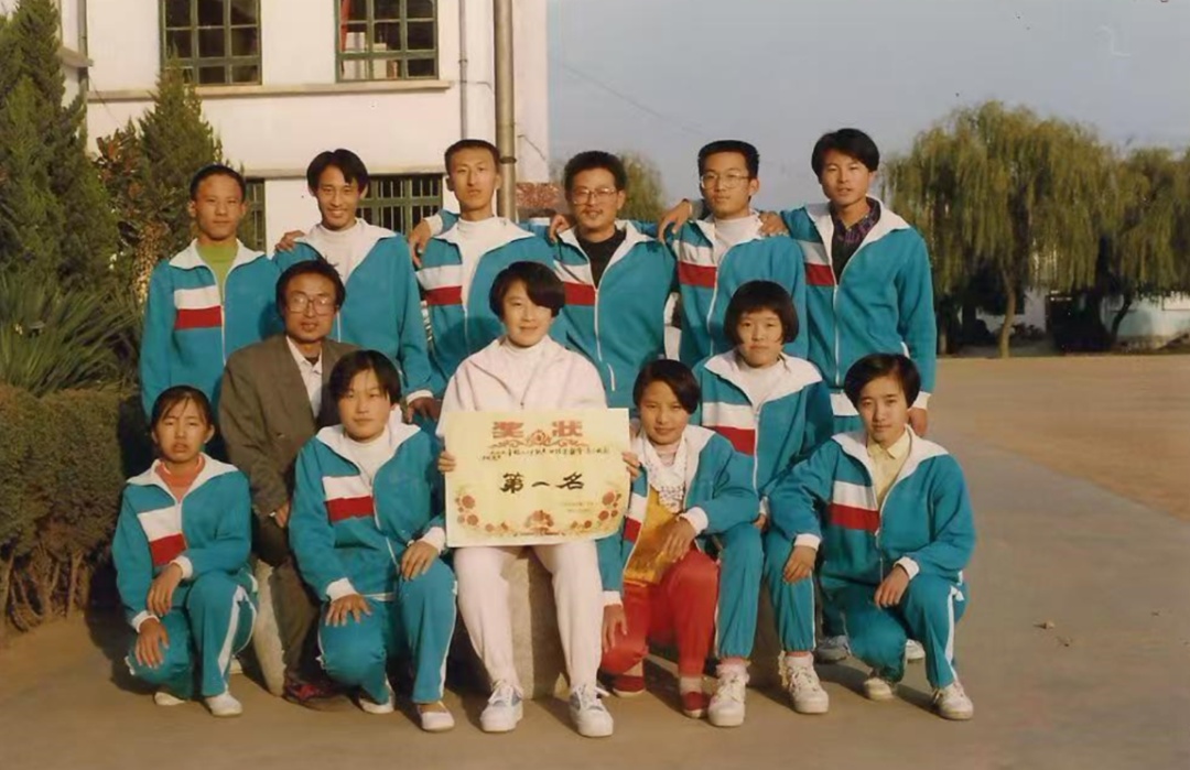 这个穿红运动裤的女孩，多年后参与拍出中国首部太空实拍电影！