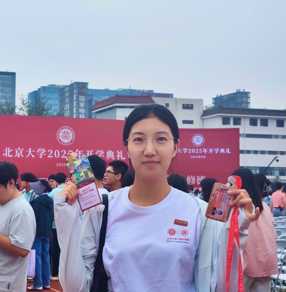 上尉女军官,收到北大录取通知书! 上尉女军官,收到北大录取通知书!