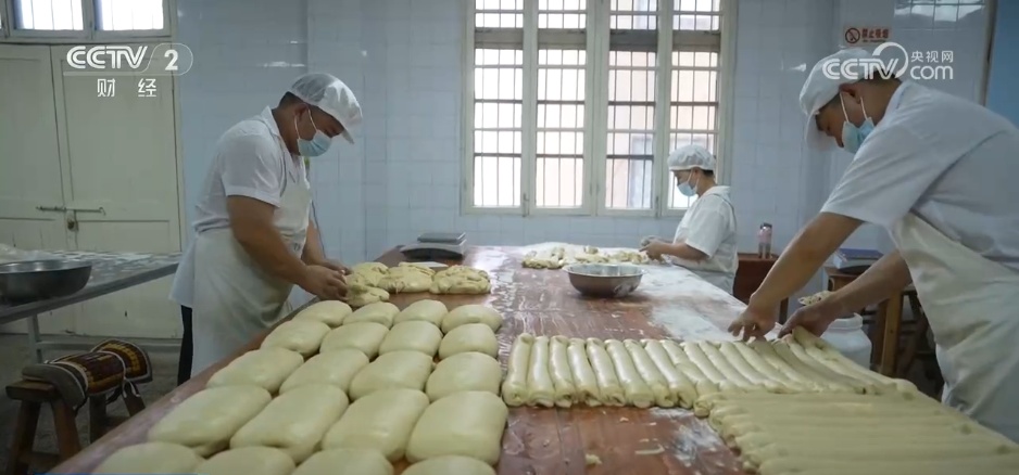 “中秋气氛组”美食已就位 各地特色月饼传递出浓浓家乡味儿
