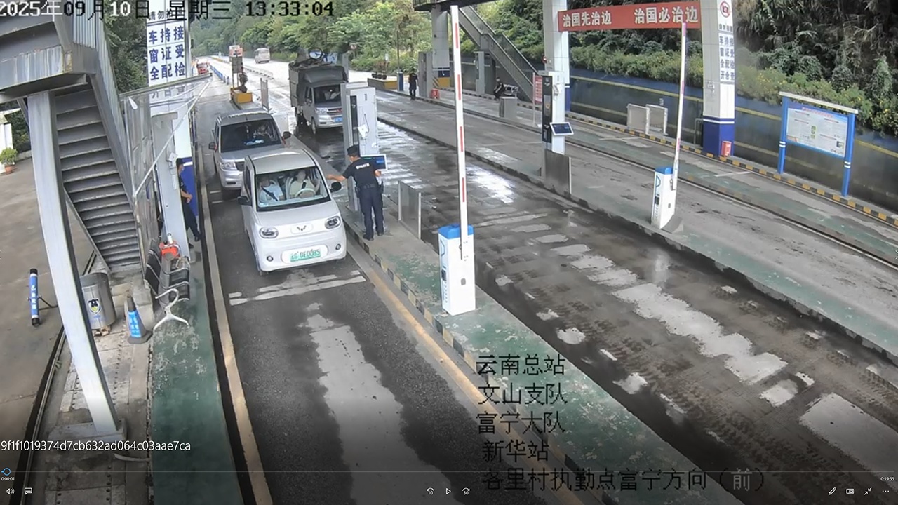 与时间赛跑！移民管理警察疾驰护送孕妇就医