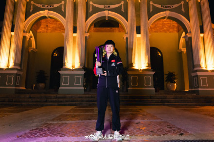 恭喜夺冠！王楚钦孙颖莎冠军城市宣传照