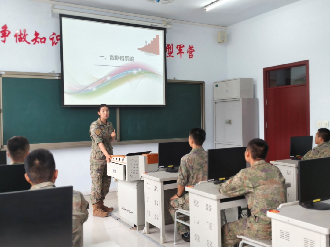 上尉女军官,收到北大录取通知书! 上尉女军官,收到北大录取通知书!