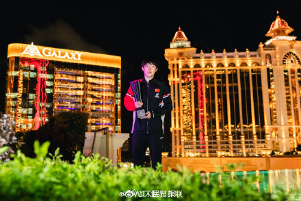恭喜夺冠！王楚钦孙颖莎冠军城市宣传照