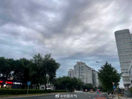 北京天空现震撼糙面云