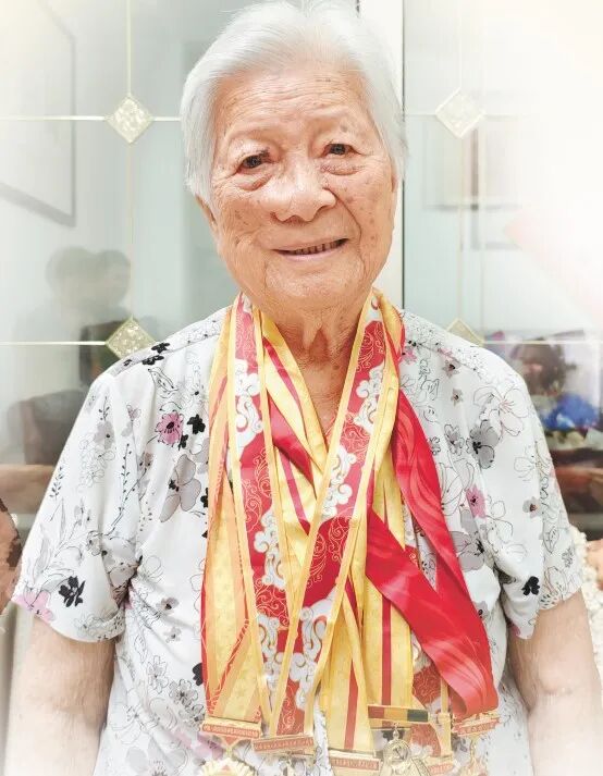 98岁抗战女报务员：“电台比命都重要”