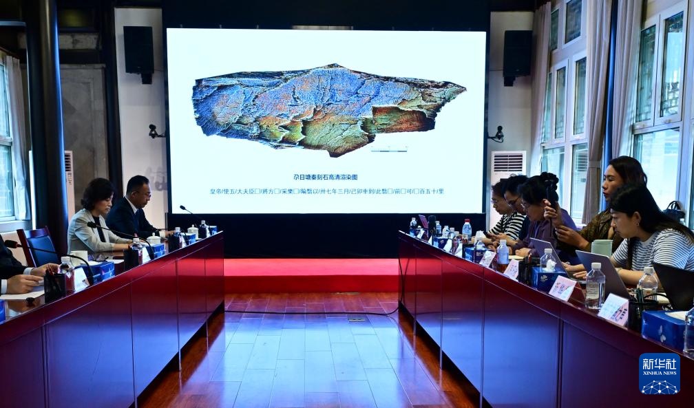 青海发现秦代石刻 定名“尕日塘秦刻石” 青海发现秦代石刻 定名“尕日塘秦刻石”