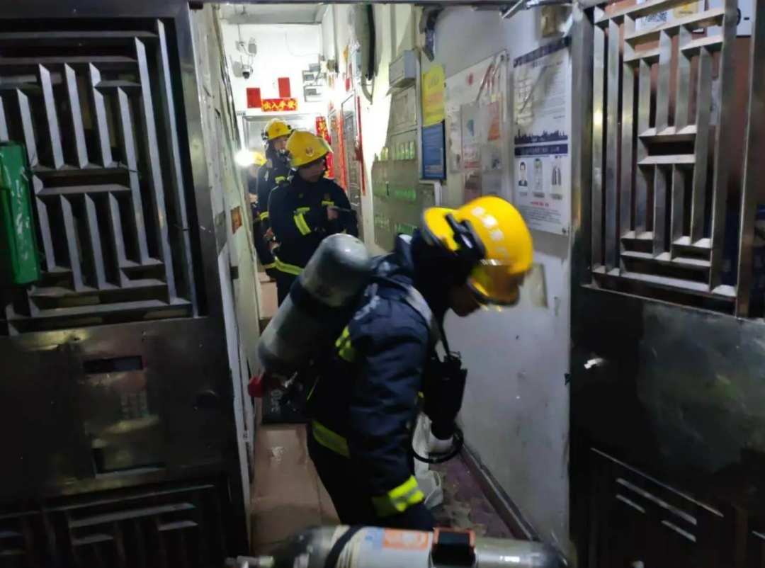 退伍回到家仅4个小时，他救下整栋楼……