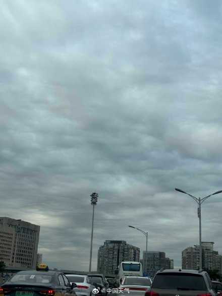 北京天空现震撼糙面云