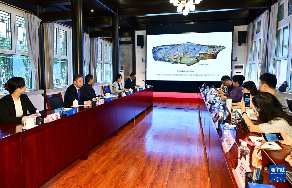 青海发现秦代石刻 定名“尕日塘秦刻石” 青海发现秦代石刻 定名“尕日塘秦刻石”