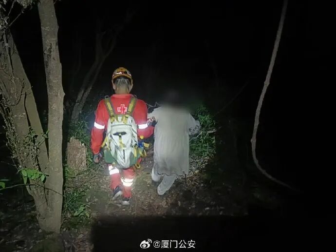 厦门一对夫妻带5岁儿子在北辰山迷路，凌晨1点40分终于找到！连夜紧急搜救……