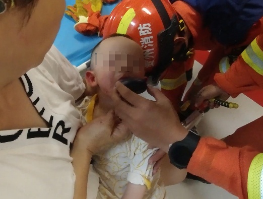 不喷水改“咬人”,这只“鸭子”让萌娃当街痛哭! 不喷水改“咬人”,这只“鸭子”让萌娃当街痛哭!