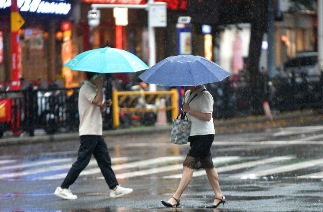 未来三天广州高温炎热天气持续,午后至傍晚仍有可能“下开水” 未来三天广州高温炎热天气持续,午后至傍晚仍有可能“下开水”