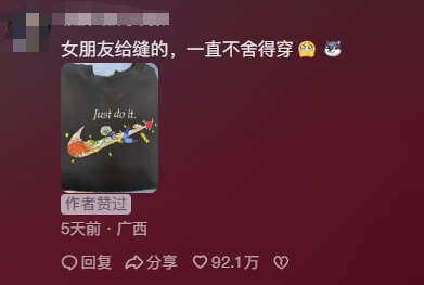 "最大的奢侈品是爱"！男孩想要名牌包，妈妈缝的这只把品牌方引来了