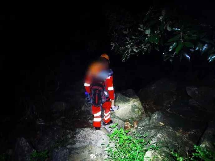 厦门一对夫妻带5岁儿子在北辰山迷路，凌晨1点40分终于找到！连夜紧急搜救……