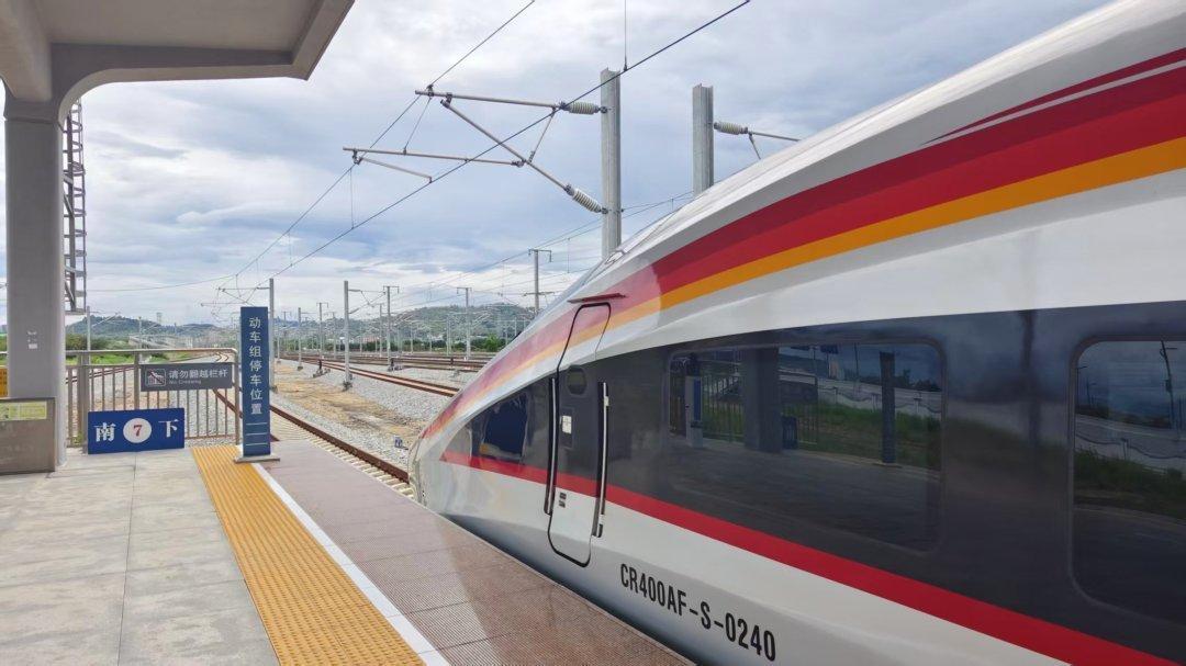 国庆中秋假期火车票周三开售，全国预计发送旅客超2亿人次