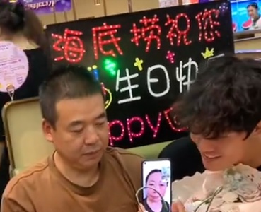 “最大的奢侈品是爱！”男子分享“妈妈牌”书包爆火，收到800多万点赞！