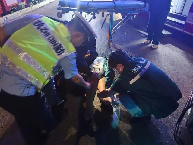 凌晨12点!聊城一男子躺卧街头,流血呻吟...... 凌晨12点!聊城一男子躺卧街头,流血呻吟......