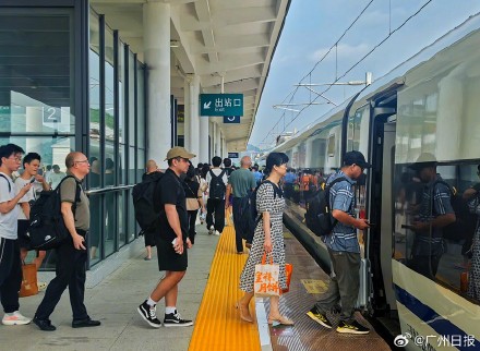 梅龙高铁开通一周年成绩单：累计到发旅客达880万人次