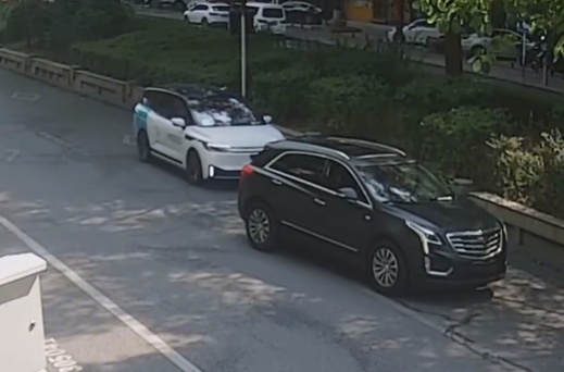 带3岁女儿乘坐“哈啰出行”无人驾驶汽车被恶意逼停!交警出手了:罚款300元记10分 带3岁女儿乘坐“哈啰出行”无人驾驶汽车被恶意逼停!交警出手了:罚款300元记10分