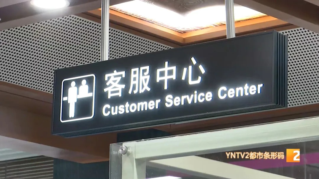 这一幕有“味道”!脱鞋光脚半躺地铁座椅上,遇到这种情况记得致电 这一幕有“味道”!脱鞋光脚半躺地铁座椅上,遇到这种情况记得致电