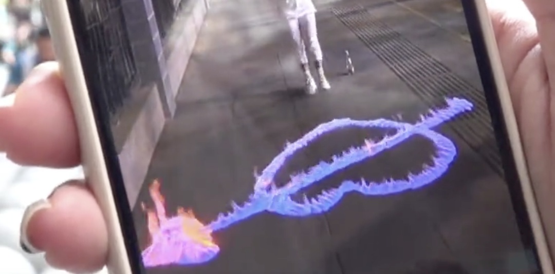 点燃花露水制造浪漫走红?这样的“蓝色爱心”很危险!专家提醒 点燃花露水制造浪漫走红?这样的“蓝色爱心”很危险!专家提醒