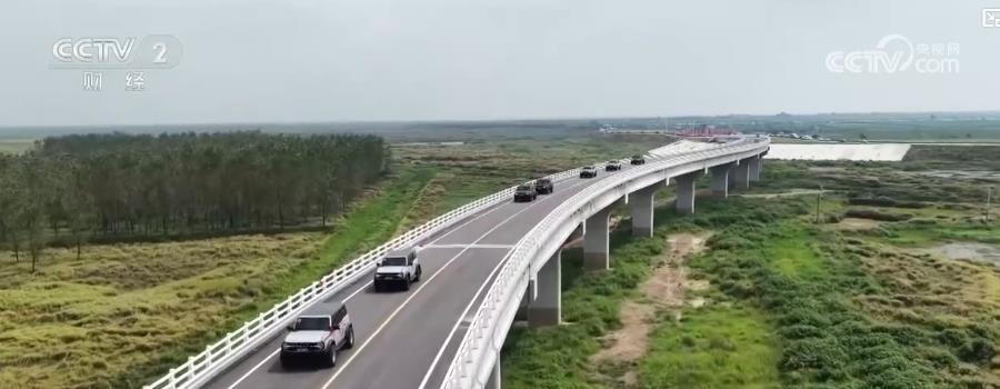 家庭出游、年轻人主导……汽车租赁市场需求旺 点燃假日消费新引擎 家庭出游、年轻人主导……汽车租赁市场需求旺 点燃假日消费新引擎