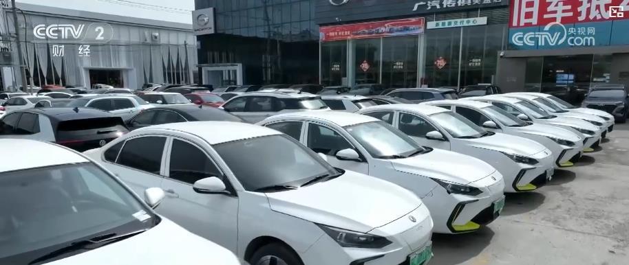 家庭出游、年轻人主导……汽车租赁市场需求旺 点燃假日消费新引擎 家庭出游、年轻人主导……汽车租赁市场需求旺 点燃假日消费新引擎