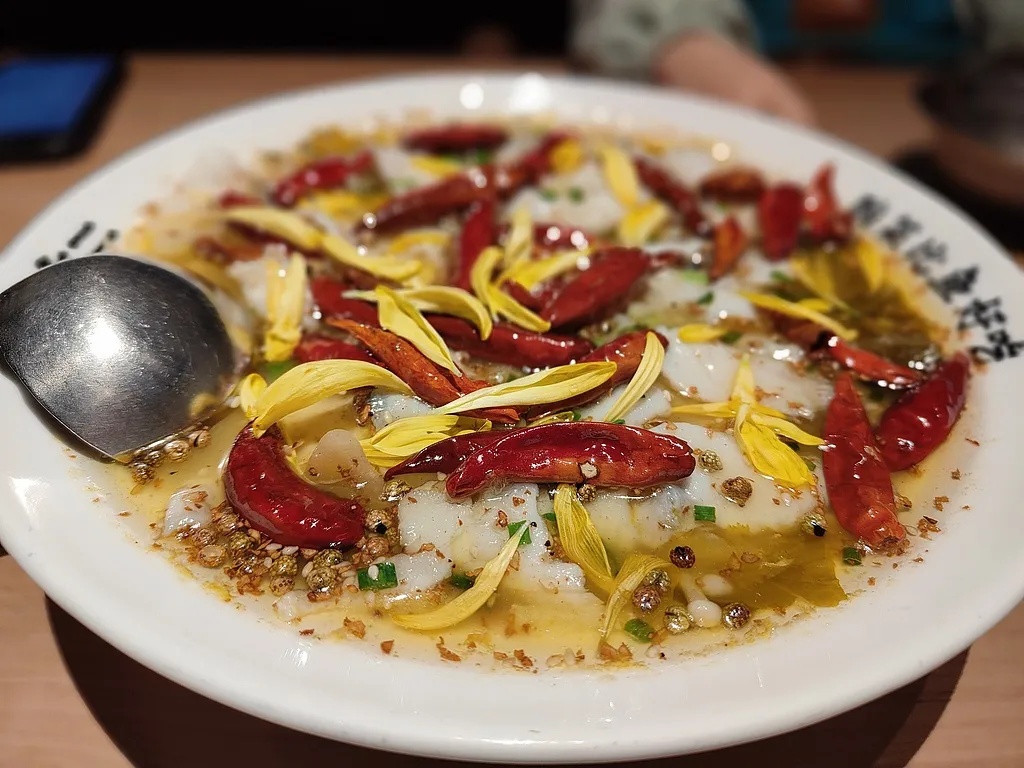 “7分钟上齐3道菜”，又有知名餐饮店陷预制菜风波！太二回应“门店活鱼现杀”争议