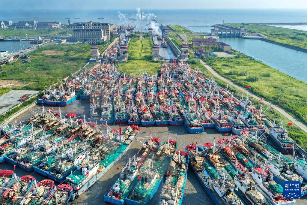 百舸争流迎开渔