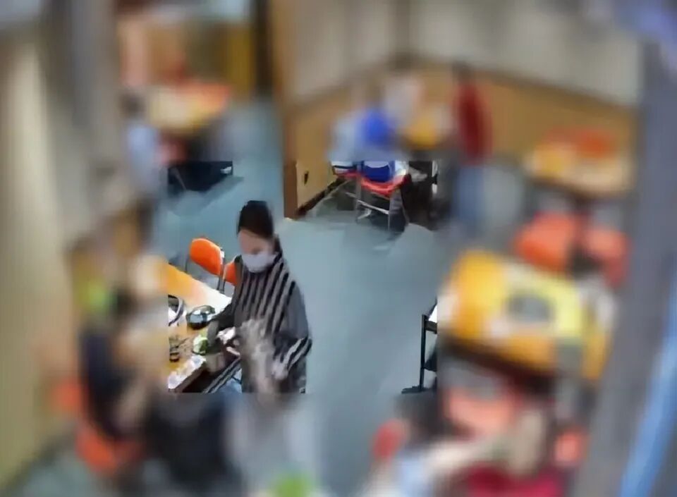 2大1小吃自助餐被指浪费，不满被扣30元押金店内撒泼？店家报警