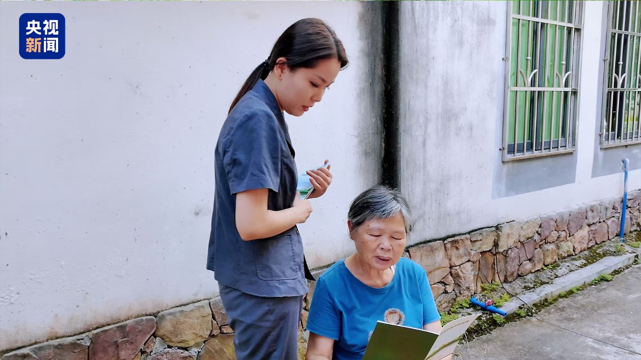 他们背着国徽进山 用脚步把司法服务送进大山深处