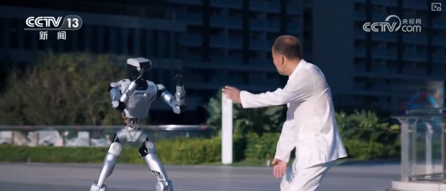 加速迭代，爆发！具身智能机器人产业从硬科技突破与场景化落地双向发力