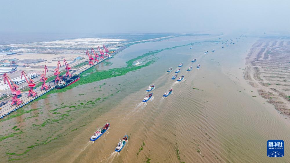 百舸争流迎开渔