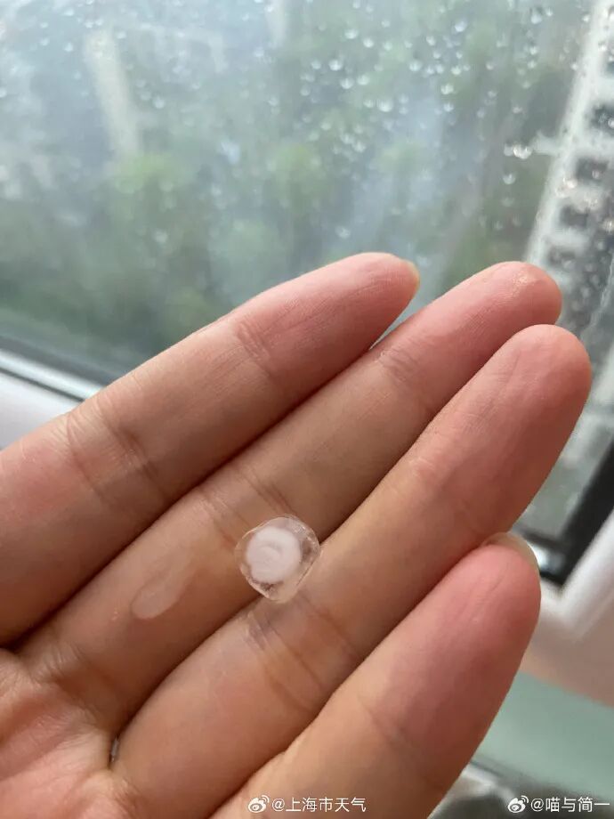 高温橙、暴雨黄、冰雹黄！今天，上海人继续见证历史！天气破纪录，晚高峰出行要注意→